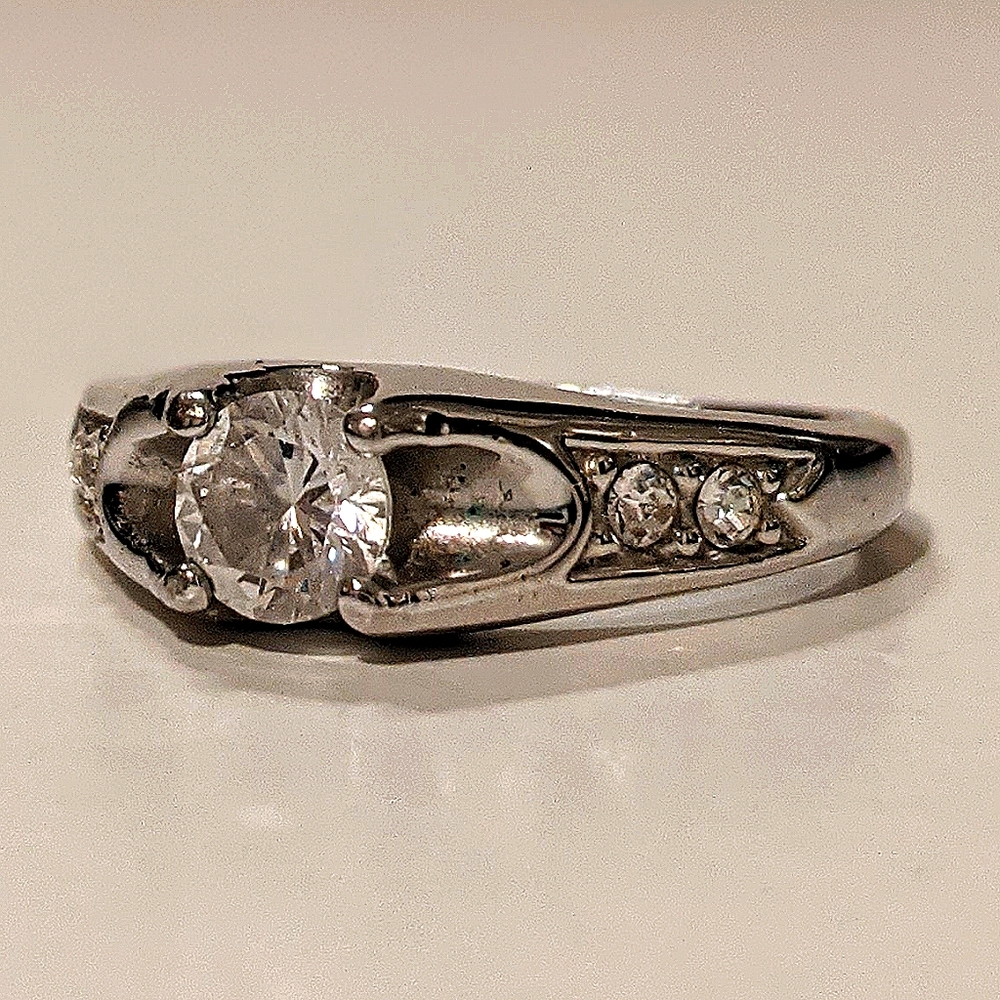 Ring size 7 clear stone silver color band